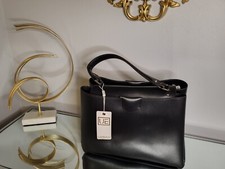   Urban Elegant Black Bag. Carry Your Confidence.