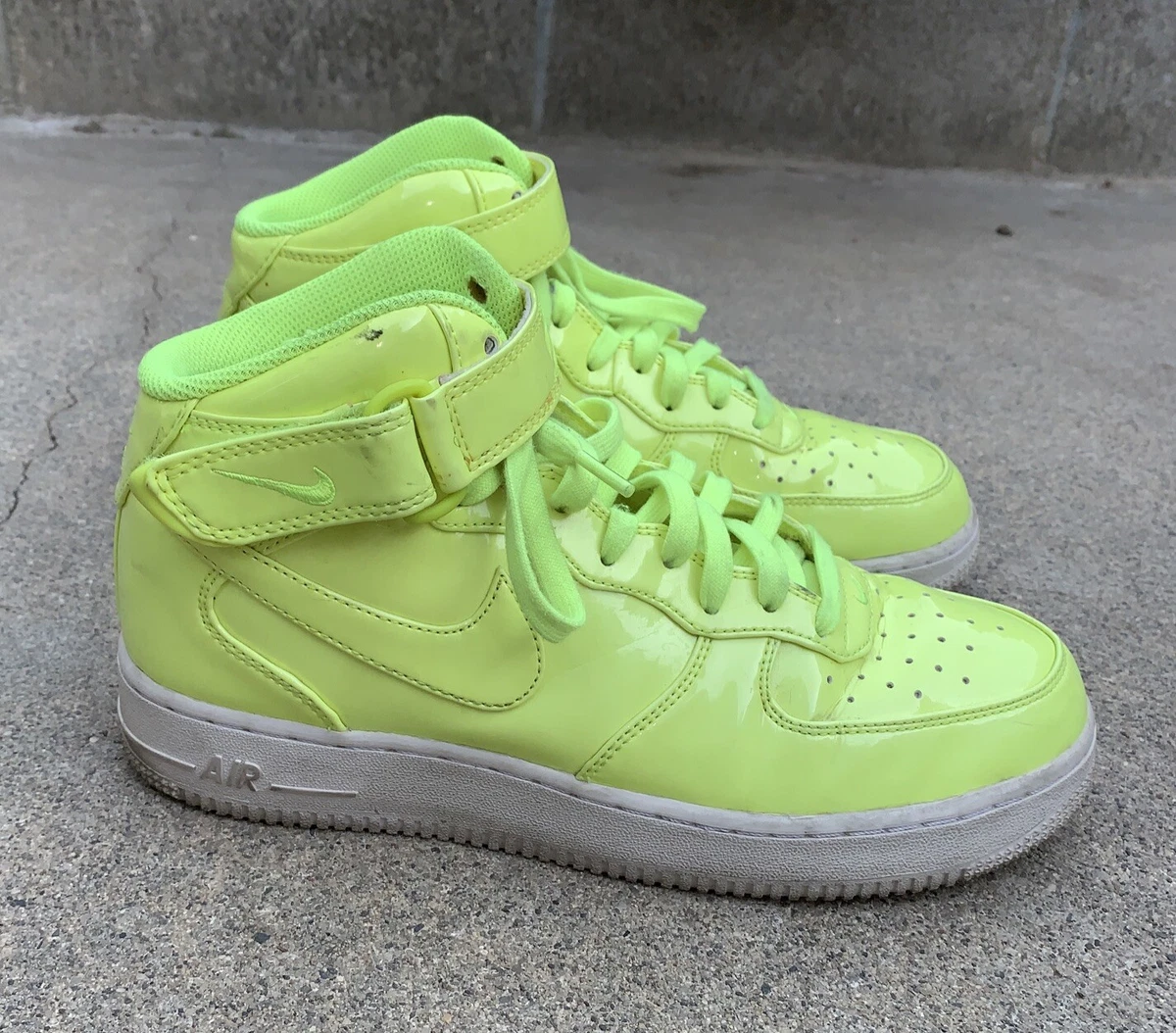 Preços baixos em Nike Air Force 1 '07 Mid Neon Yellow | eBay