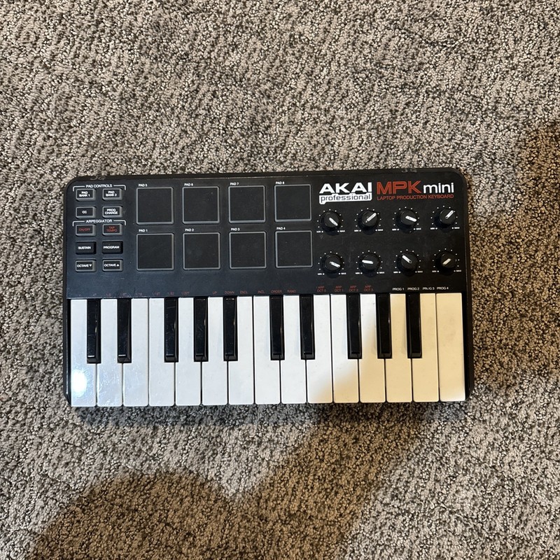 2017 Akai MPK Mini Professional MIDI Board - Used no cord