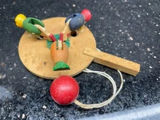 VTG WOODEN  Folk Art Chicken/Hen Pecking Paddle Ball FOMERZ Articulating MOVING