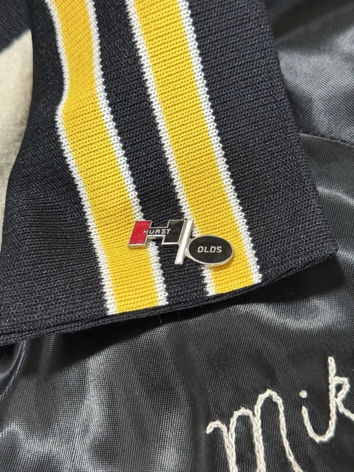 CHAQUETA VINTAGE SATINADA AÑOS 60 ARISTO JAC HILTON HURST & OLDS PARCHES ALFILERES CARRERAS Foto 3 de 4