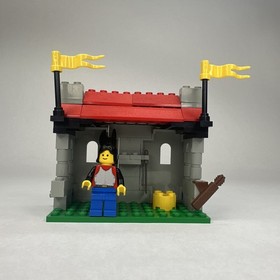 LEGO 6041 - Castle: Lion Knights: Armor Shop -99% complete w/ instructions