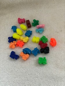 PLASTIC PIECES FOR CHILD WRIST OR NECKLACE PIECES - GREAT LEARNING TOOL - READ