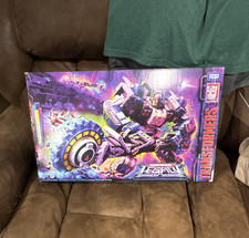 Transformers Legacy Metroplex open to display...