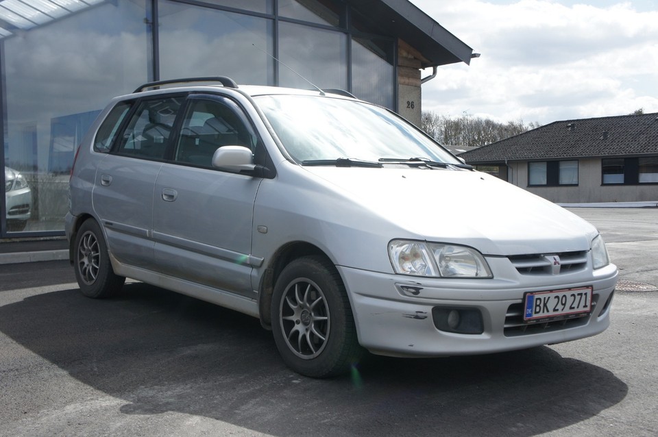 Mitsubishi space star 2001