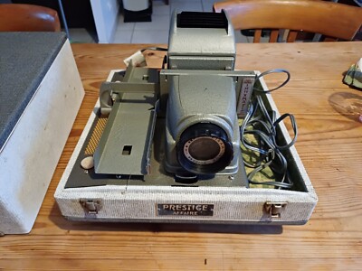 Projecteur De Diapositives Vintage Image stock - Image du projecteur
