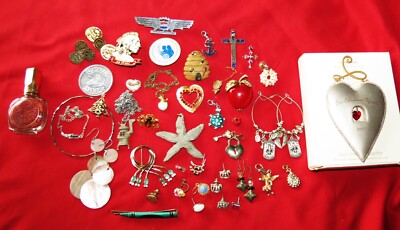 VINTAGE ASSORTED PINS, BUTTONS, & JEWLERY | eBay