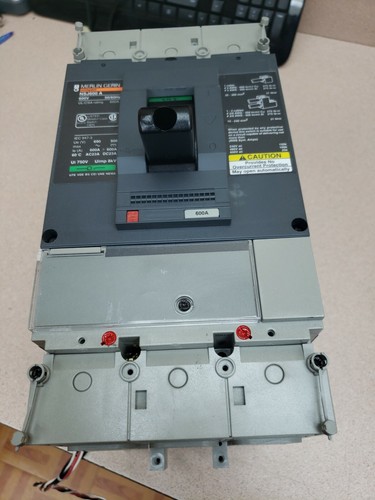 MERLIN GERIN NSJ NSJ600 A  NSJ600A 3 POLE 600 AMP 600v MOLDED CASE SWITCH