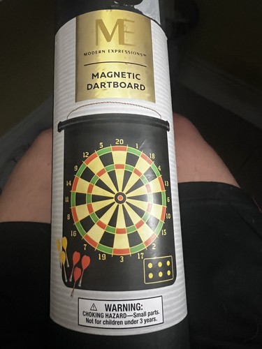 Modern Expressions Magnetic Dart Board Hanging 2 Sided Bullseye 6 Darts - Bild 1 von 2