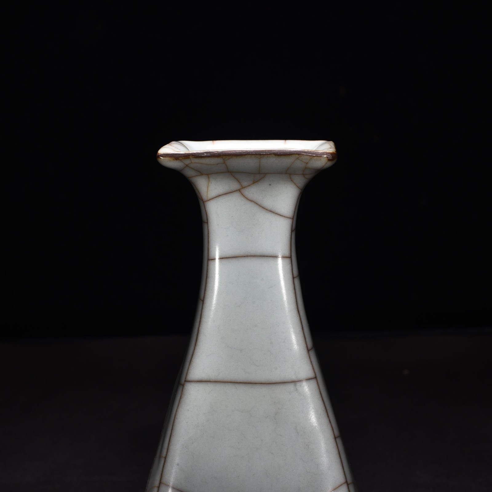 7.1" Old Antique Porcelain Song Guan Kiln Moon White Glaze Square Yuhuchun Vase