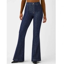 SPANX Pintuck Flared Leg Pull On Denim Jeans Size Medium Stretch