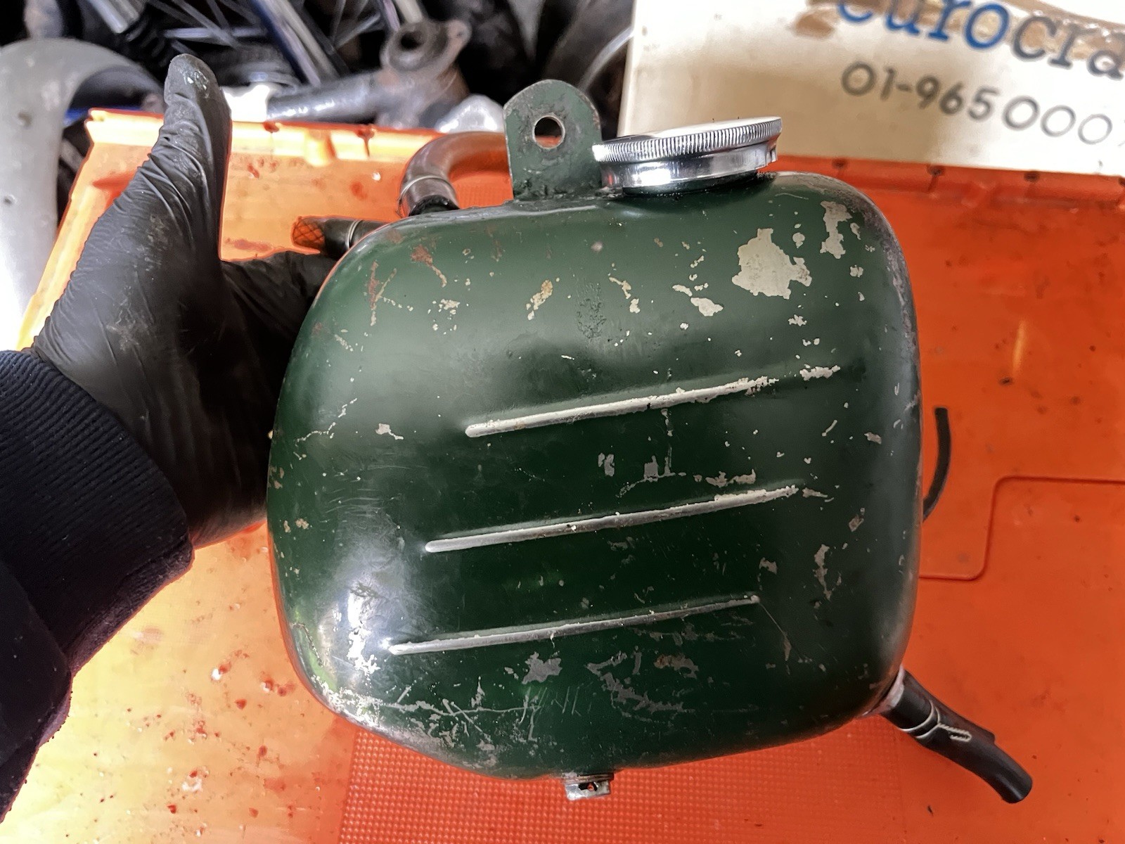 Norton Oil Tank Dominator