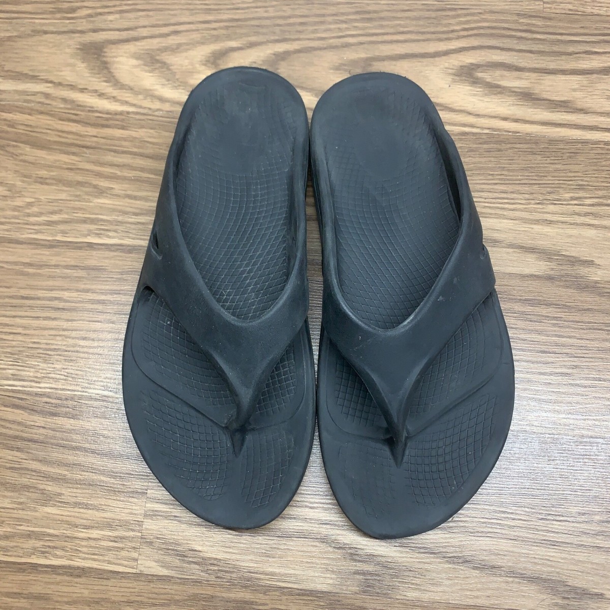 OOFOS OOriginal Thong Sandal Black Mens 10 Womens 12 Recovery Flip Flops EU 43 OOFOS OOriginal Recovery Thong Sandal | On Track & Field, Inc main image 4