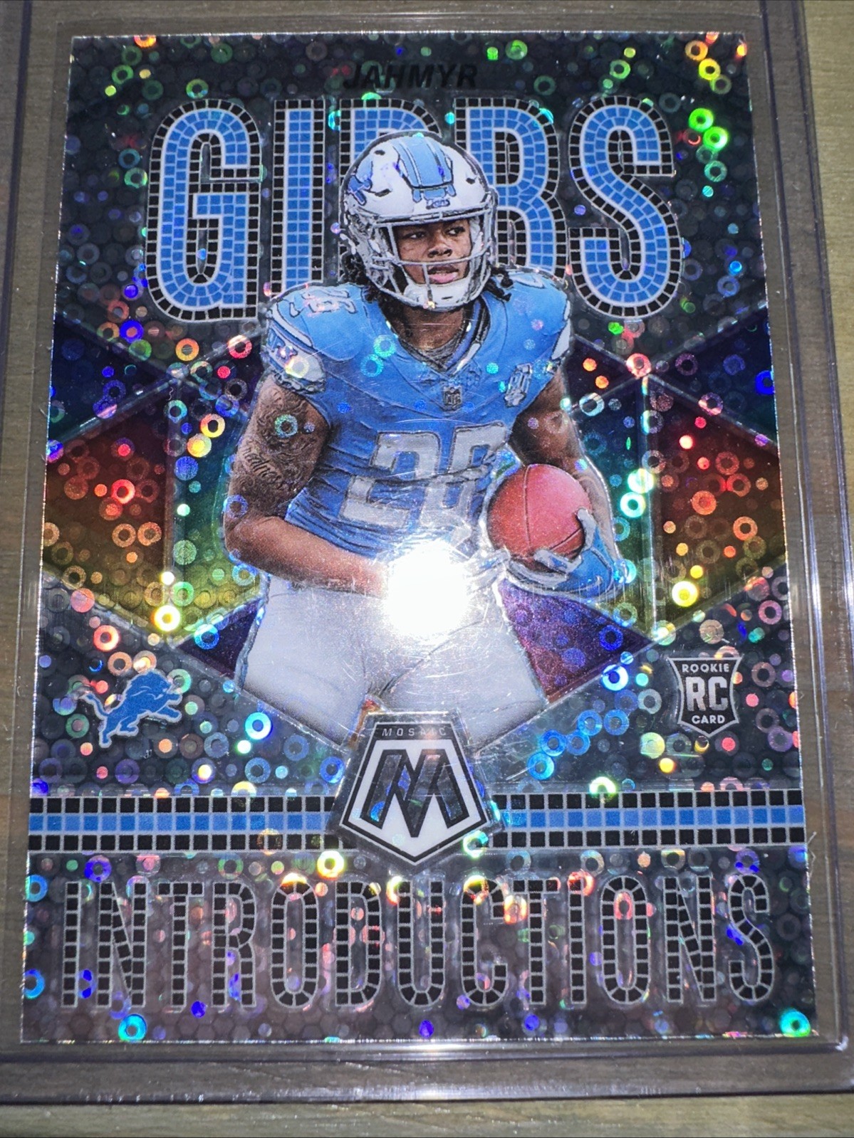 Jahmyr Gibbs Introductions No Huddle Silver Disco RC 2023 Panini Mosaic