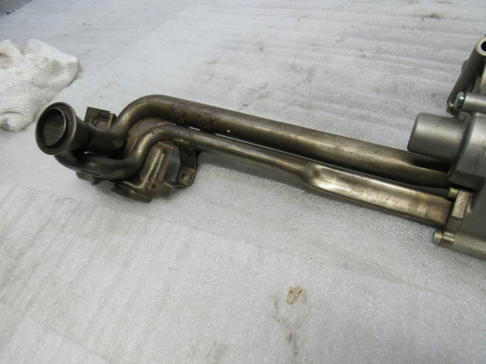 BMW M5 M6 E60 E63 E64 S85 M 2006-2010 bomba de aceite del motor tubo de recogida OEM 15311 Foto 2 de 4