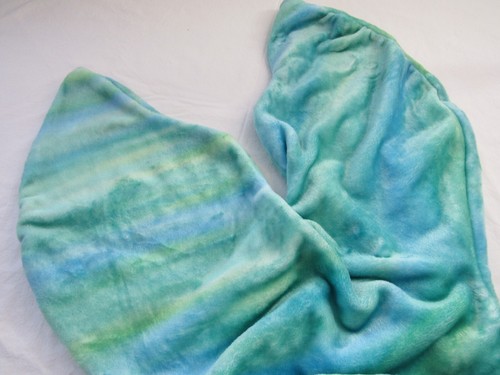 Comfy Tails Mermaid Tail Blanket Throw Fleece Blue Green Soft Plush 21" x 44" - Picture 4 of 5