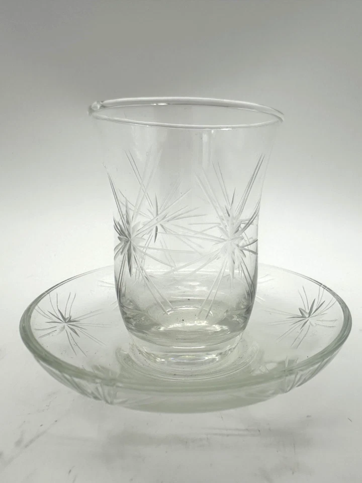 Juego de 4 tazas y platillos de cristal de té turco con diseño de vidrio grabado Foto 3 de 4