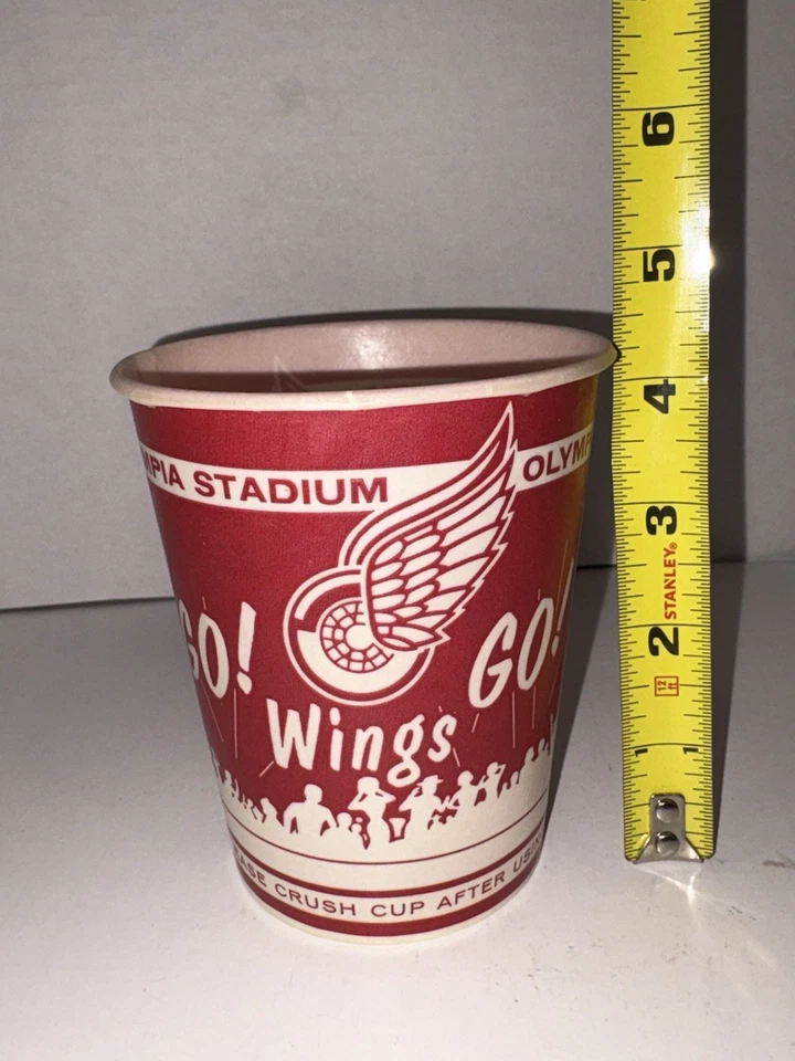 Taza de cerveza de cera vintage Detroit Red Wings del estadio olímpico años 70 Gordie Howe Foto 2 de 4