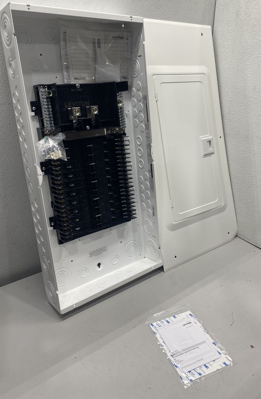 Leviton 125 Amp 20-Space, 20-Circuit Indoor Load Center RS0-LP222-LDR