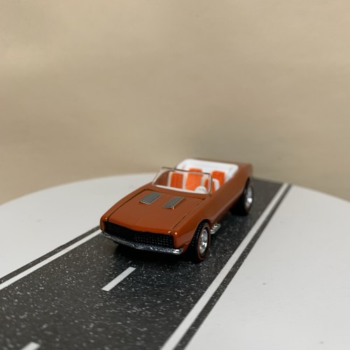 Hot Wheels Ultra Hots 11/36 ‘67 Chevy Camaro Convertible Orange/White w/RR NM - Picture 5 of 14