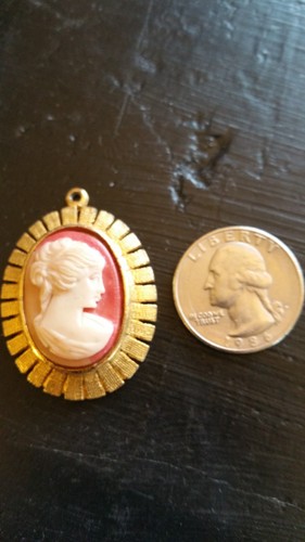 Vintage Small Cameo Pendant - Picture 2 of 3