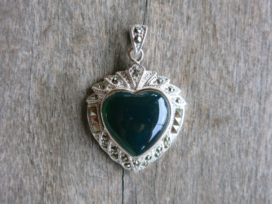 Pendentif Vintage Personnalisé 'Alyssa' – Cœur Avec Pierre Verte – Occasion, Longueur 1 Pouce