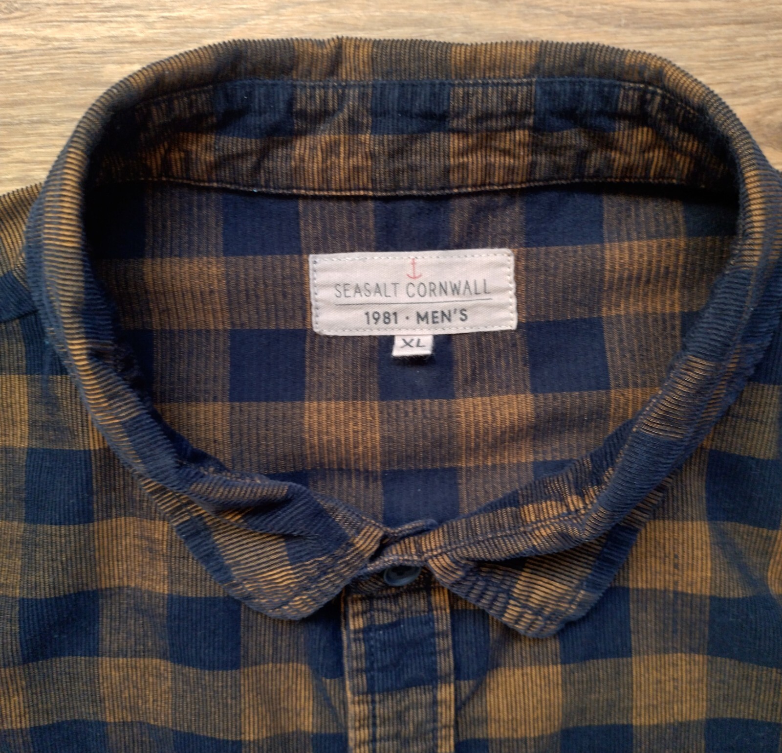 Men's Seasalt Cornwall Curator Bridge Turmeric Check Shirt Size XL  26" pit-pit image 6
