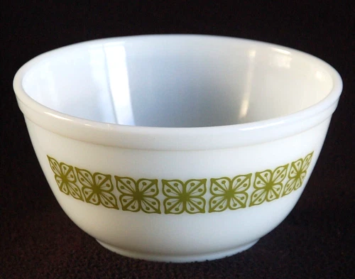 PYREX 402 Mixing BOWL ~ 1½ qt ~ Dutch Clover / Verde Green ~ Vintage