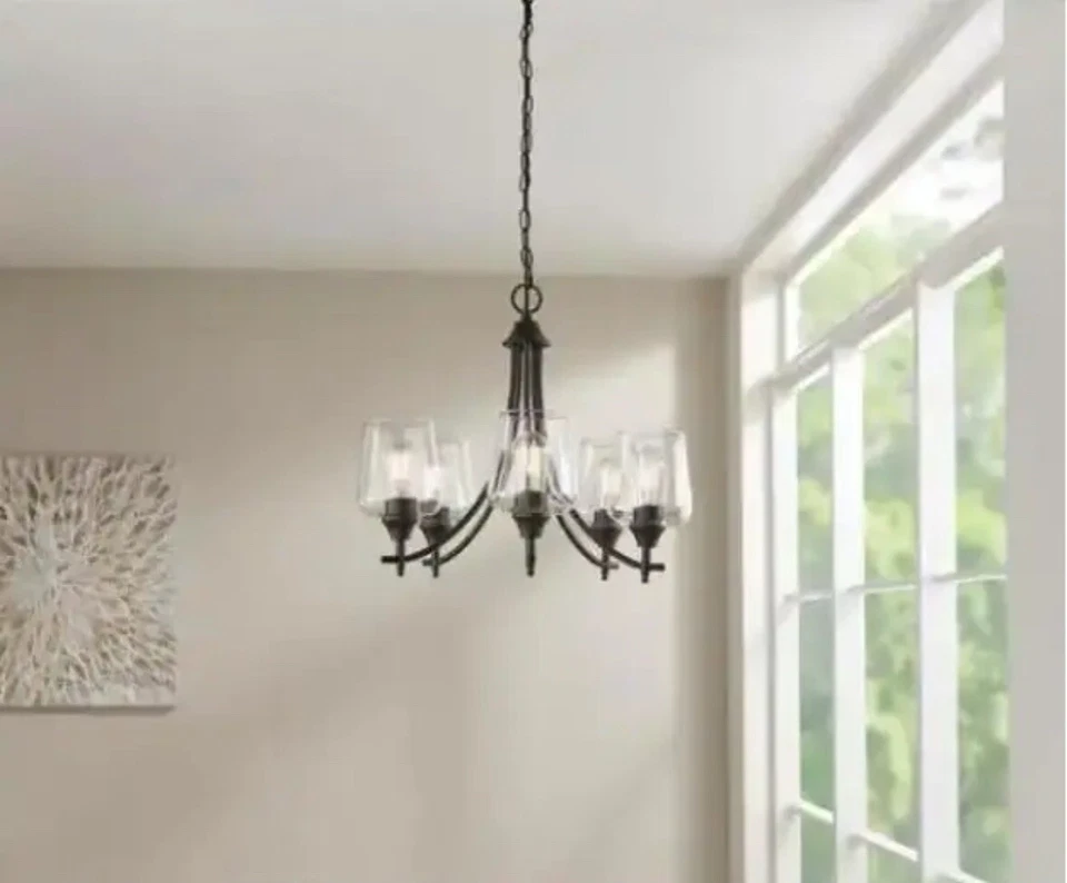 Hampton Bay Pavlen 5 luces 23 pulgadas Candelabro colgante de bronce rústico Foto 2 de 4