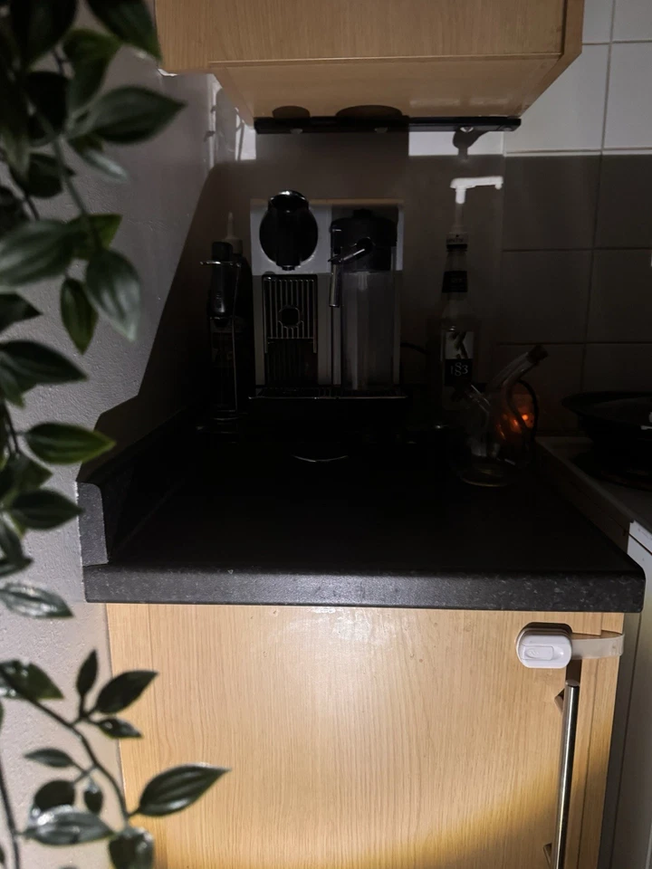 Nespresso Lattissima Touch Capsule Coffee Machine w/ Milk Frother 19 Bar, photo 1 of 5