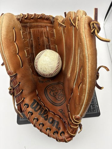 Wilson The A2000 XL Dual Hinge RHT Leather Baseball Glove Made in Japan