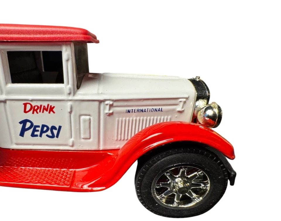 Ertl American Classic Santa Christmas Pepsi Cola 1930 camión de carga banco de colección Foto 4 de 4