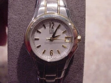 Pre-owned Women’s ESQ Aston 2-Tone Gold/Stainless Swiss Quartz Wristwatch E5339