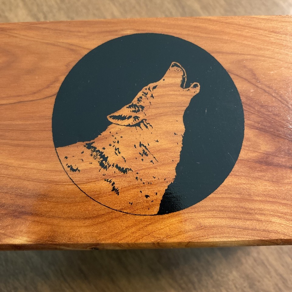 Vintage Wolf Wood Trinket Box Souvenir White Mountains New Hampshire NH