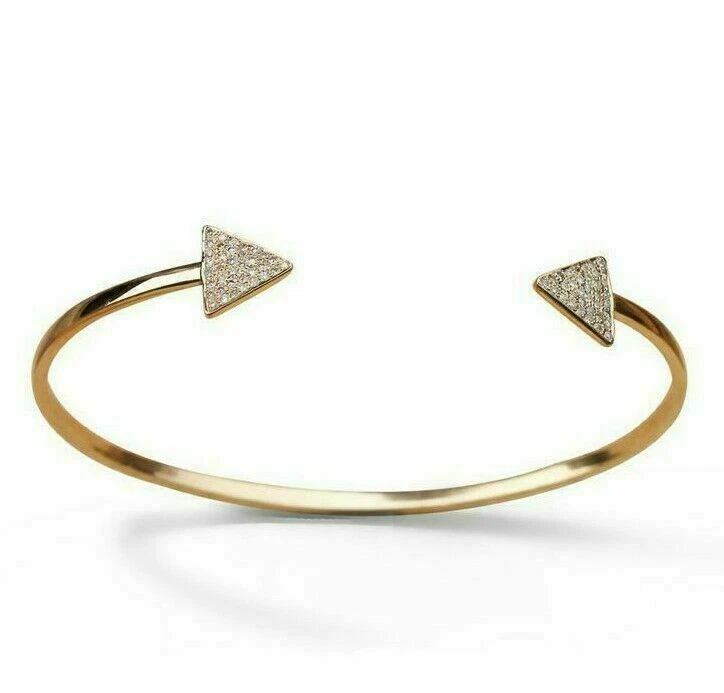 Brazalete brazalete con racimo de diamantes simulados de corte redondo de 2,00 quilates acabado en oro amarillo de 14 quilates Foto 2 de 3