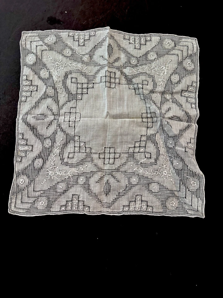 Pañuelo de trabajo vintage detallado de encaje bordado Appenzell blanco boda Foto 2 de 3