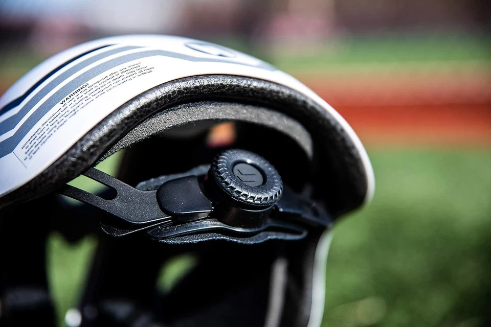 Máscara de casco Worth LGTPH Legit lanzamiento lento lanzadores de softbol, blanca WLGTPH-W Foto 4 de 4