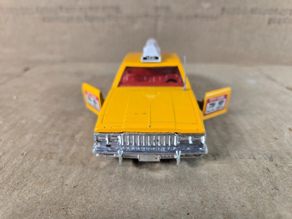 Rare Vintage CORGI Chevrolet Caprice Classic TWA Taxi Cab Great Britain Original - Image 2 of 4