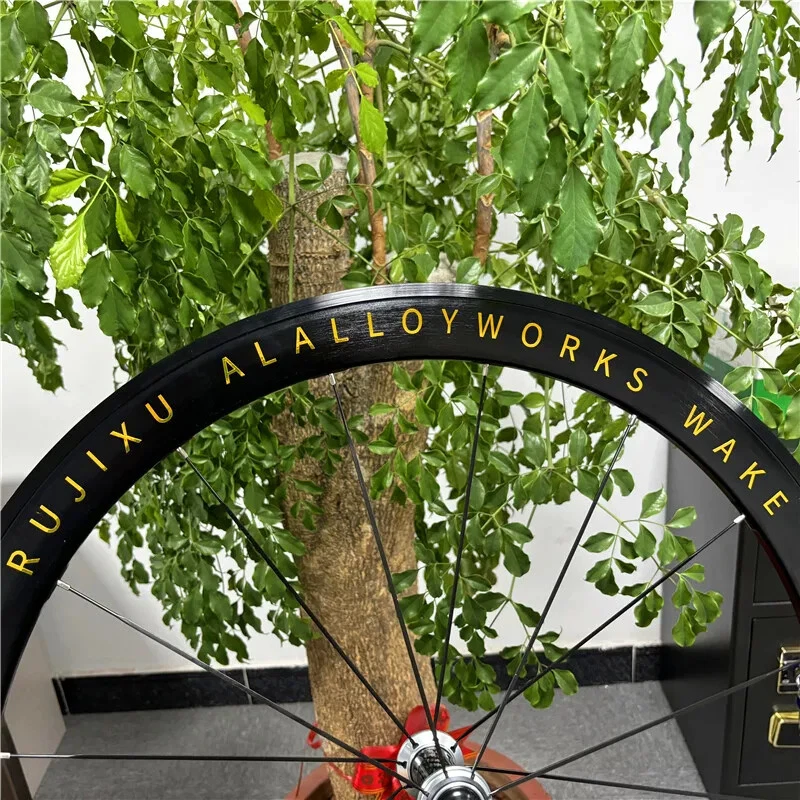 700C Road Bike Carbon Wheelset V/C Disc Brake Center Lock Hub for 8-12 Speed - Image 2 of 4