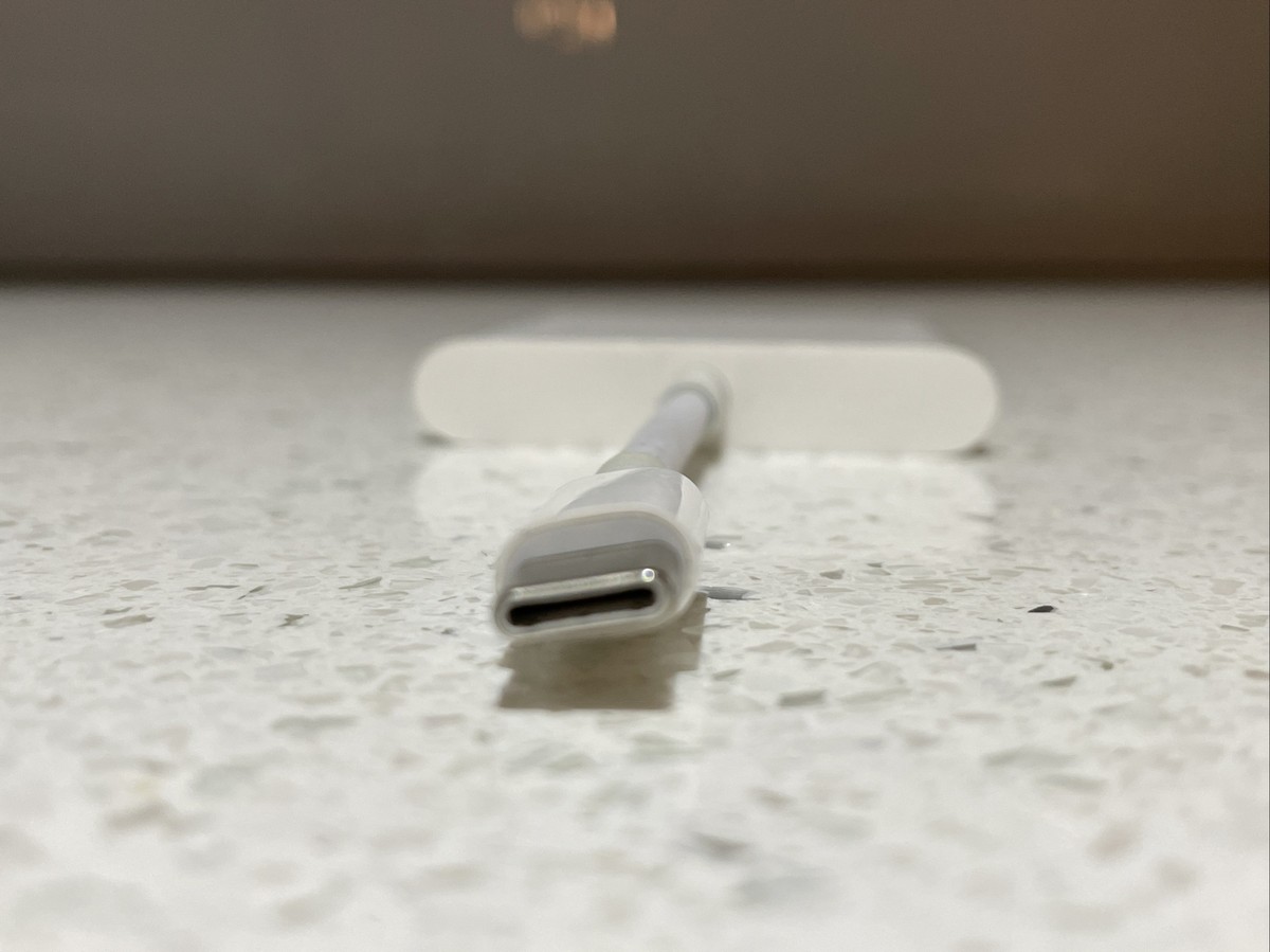 Genuine Apple A1621 USB-C Digital AV Multiport Adapter Genuine Apple A1621 USB-C Digital AV Multiport Adapter
