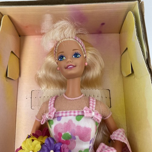 Vintage Spring Petals Barbie Doll - Avon Exclusive Special Edition - Mattel 1996 - Picture 2 of 7