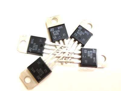 LOT OF 20 BTB06-400B TRIAC-400VRM 10A BY ST