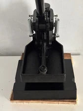 High Quality 8360 Hand Pressure Sampling Machine Manual Leather Cutting Machine.