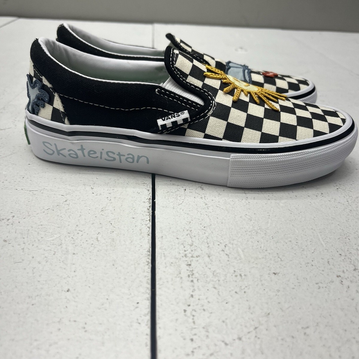 VANS Slip On Checkerboard Black and White Skateistan Patches PopCush size 8 Men Vans Skateistan Black White Checkered Slip On Shoes Patch  main image 3