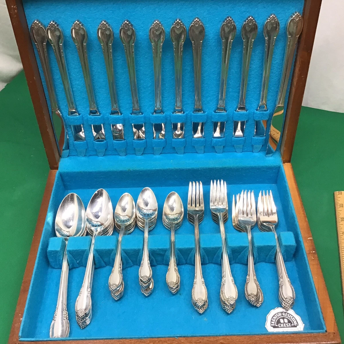 71 Pieces 1847 Rogers Bros Silverware Flatware Set Remembrance w Case