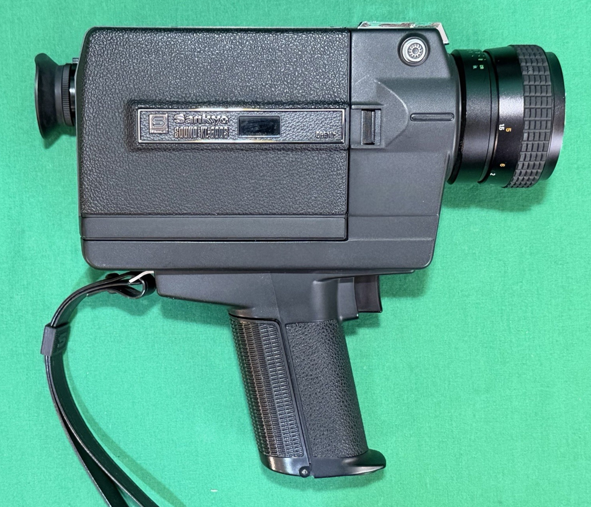 Vintage Sankyo Sound XL-600S Super 8 Movie Camera 7.5-45mm f/1.2