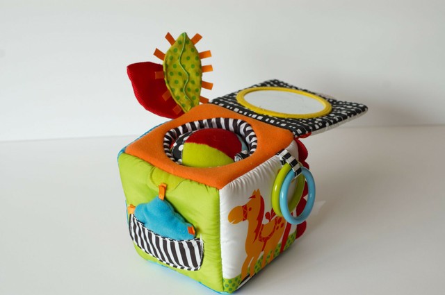 infantino big top discovery cube