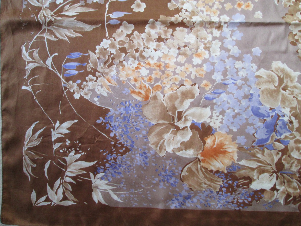 Foulard 100% Soie Vintage - Dimensions 78 X 80 Cm, Couleur Bleu, Style Carré/bandana - Occasion En Bon état