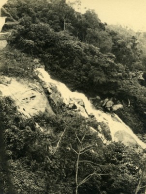 Poetischer Blick auf Madagaskar bei Tananarive? Wasserfall altes Foto 1937