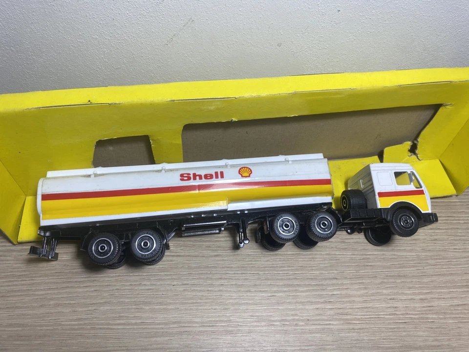 hot wheels Mattel Road Hawks Camion Mercedes 1/43 Cisterna SHELL ANNI 80 - Immagine 4 di 4